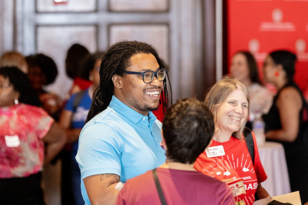 Students mingling and speaking with alumni