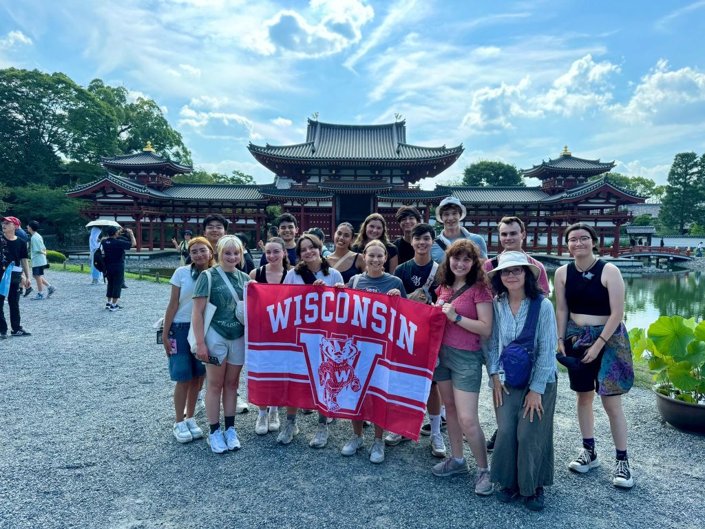 UW Students in Japan - class picture